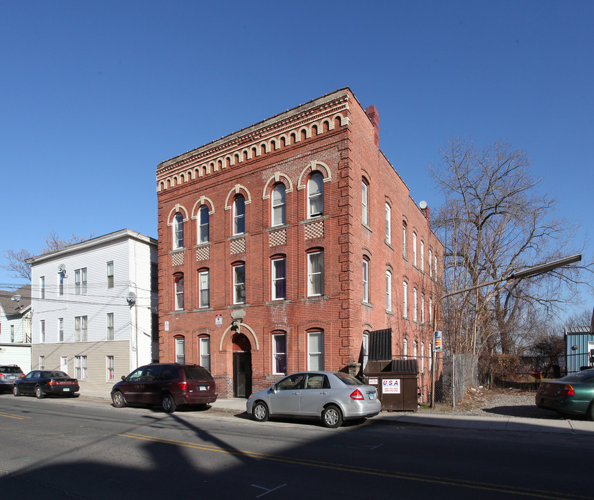 337 Congress Ave in Waterbury, CT - Building Photo