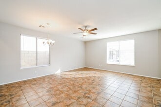 7014 E Kiva Ave in Mesa, AZ - Foto de edificio - Building Photo