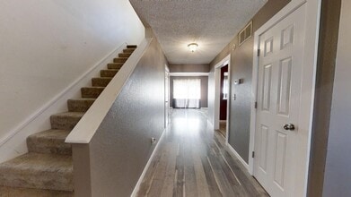 804B S Okaw, Unit B in Mahomet, IL - Foto de edificio - Building Photo