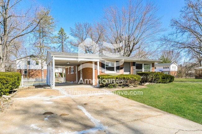 320 St Eugene Ln in Florissant, MO - Foto de edificio - Building Photo
