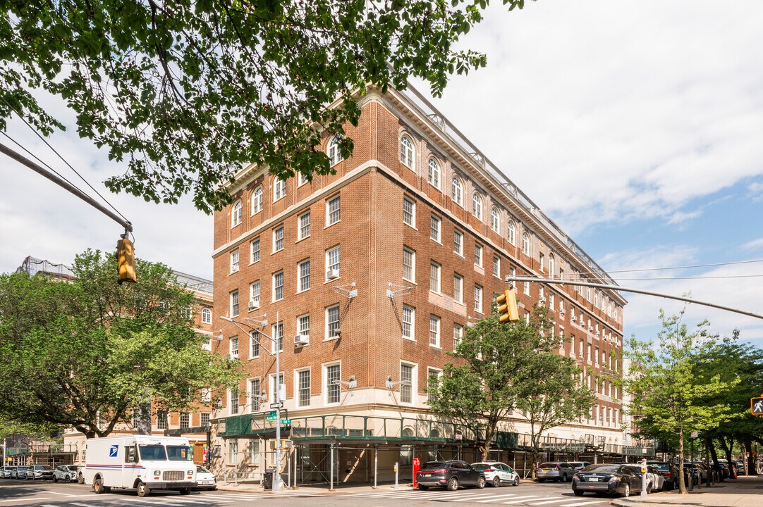 1 E 104th St in New York, NY - Building Photo