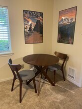 8812 Stone Ave N, Unit 101 in Seattle, WA - Foto de edificio - Building Photo