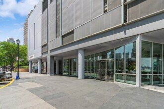 2 2nd St in Jersey City, NJ - Building Photo - Building Photo