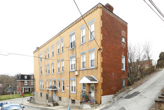 1136 Greenfield Ave in Pittsburgh, PA - Building Photo - Building Photo