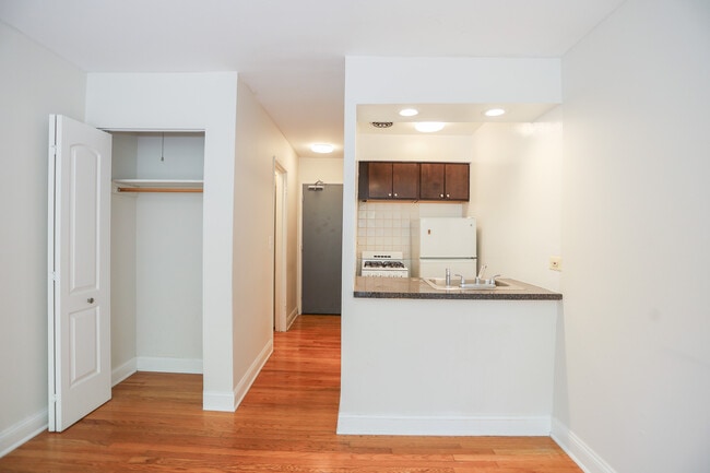 625 W Cornelia, Unit #177