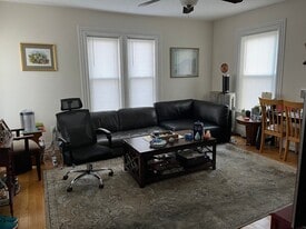 10 Pratt St, Unit 2 in Worcester, MA - Building Photo