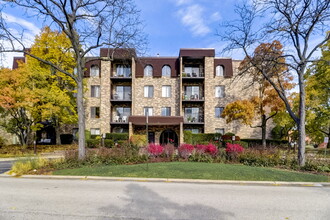 2150 Valencia Dr in Northbrook, IL - Building Photo - Building Photo