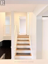 526 Chamberlain Rd in Burlington, ON - Building Photo - Building Photo