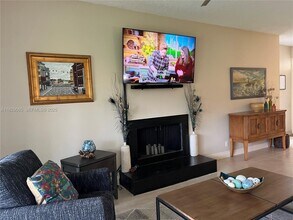 202 Old Meadow Way in Palm Beach Gardens, FL - Building Photo - Building Photo