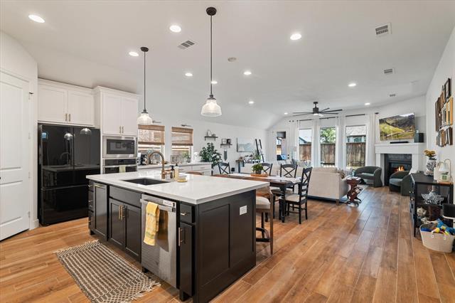 property at 2913 Peartree Ln