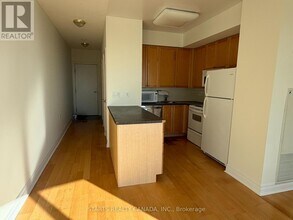 21 Hillcrest Ave in Toronto, ON - Building Photo - Building Photo