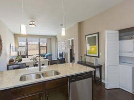 2296 S Michigan Ave in Chicago, IL - Building Photo