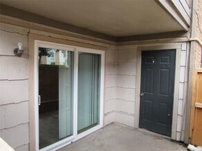 6001 Reims Rd in Houston, TX - Building Photo - Building Photo