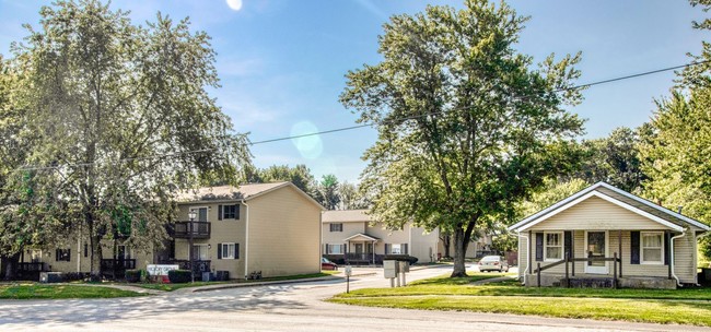 Hickory Grove in Bloomington, IN - Foto de edificio - Building Photo