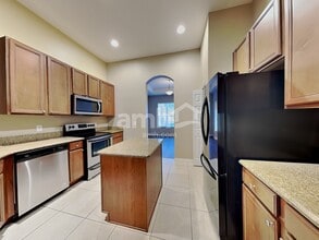 10016 Caroline Park Dr in Orlando, FL - Foto de edificio - Building Photo