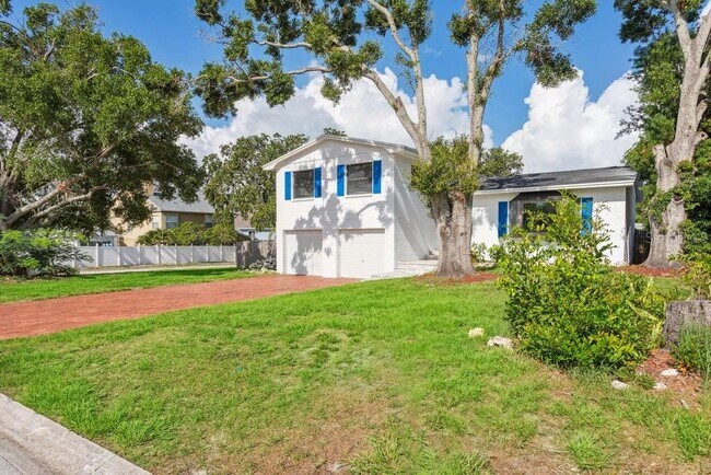 8200 136th St in Seminole, FL - Building Photo - Building Photo