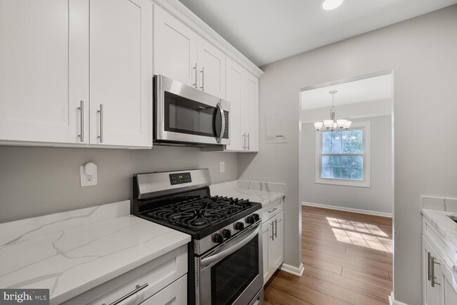 property at 3860 Lyndhurst Dr