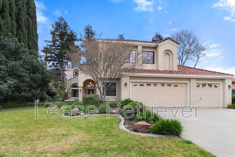 1921 Ridgemont Way in Tracy, CA - Building Photo