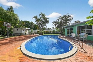 407 Highwood Cir in Jupiter, FL - Building Photo