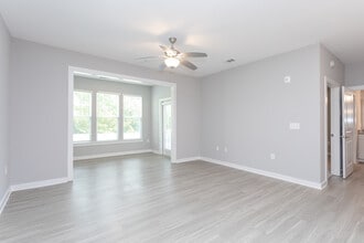 Haven at Wild Dunes in Newport, NC - Foto de edificio - Interior Photo