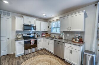 8 Chambers Garden Dr in Arden, NC - Building Photo - Building Photo