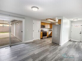 6925 Pierce Dr N in Keizer, OR - Building Photo