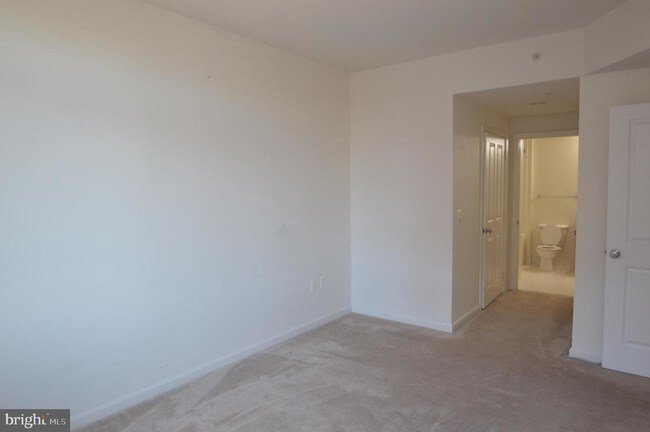 4490 Market Commons Dr-Unit -412 in Fairfax, VA - Building Photo - Building Photo