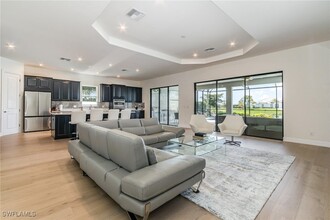 11110 Canal Grande Dr, Unit 5 in Ft. Myers, FL - Building Photo - Building Photo
