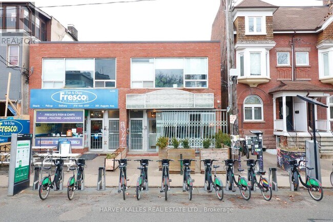 199 Augusta Ave in Toronto, ON - Building Photo - Building Photo