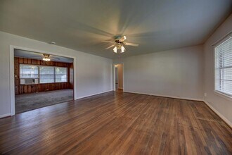 228 E Obryant St in Bellville, TX - Building Photo - Building Photo