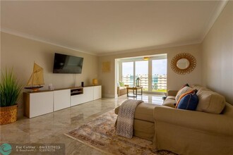 111 SE 3rd Ave in Dania Beach, FL - Foto de edificio - Building Photo