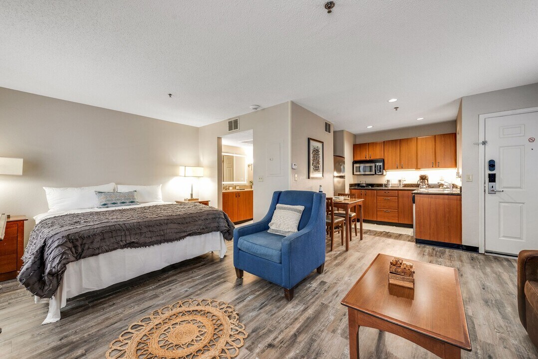 Vivo Living Charlotte (Tryon) in Charlotte, NC - Building Photo