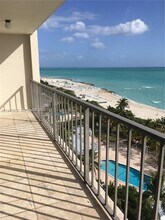 2625 Collins Ave in Miami Beach, FL - Building Photo - Building Photo