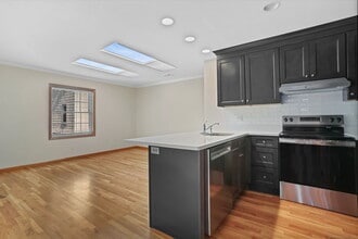 107 Saugatuck Ave in Westport, CT - Building Photo - Building Photo