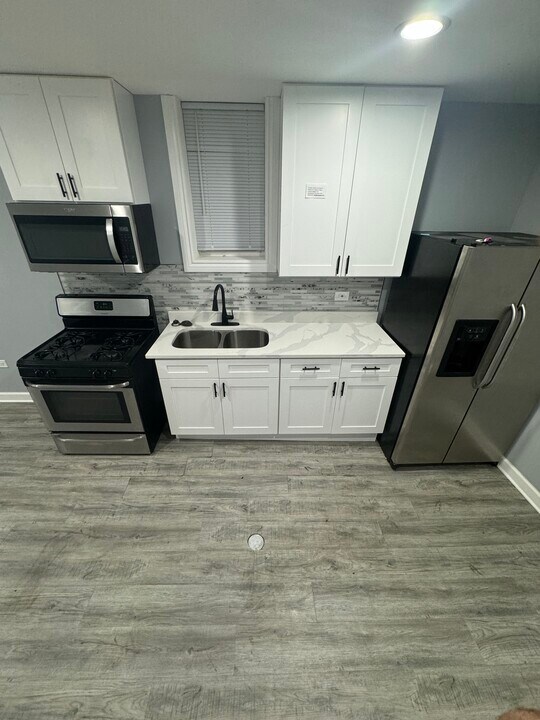 4330 W Lexington St, Unit First level in Chicago, IL - Building Photo
