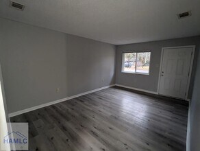 417 Rogers Rd in Hinesville, GA - Foto de edificio - Building Photo