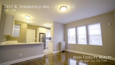 2657 N Springfield Ave in Chicago, IL - Foto de edificio - Building Photo