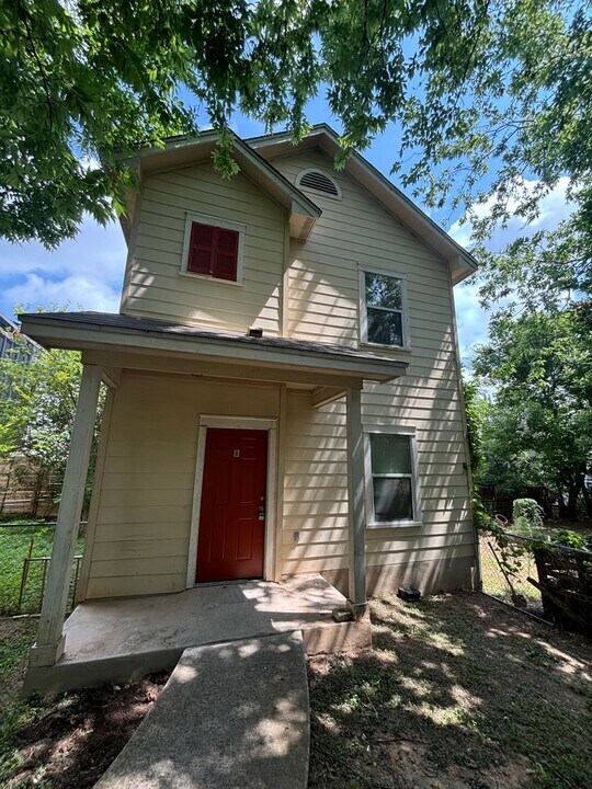 1703 Deloney St in Austin, TX - Building Photo