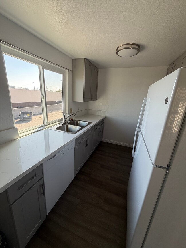 8777 Lomita Dr