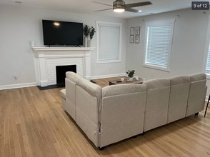 4605 Harrison St, Unit B in Kansas City, MO - Foto de edificio - Building Photo