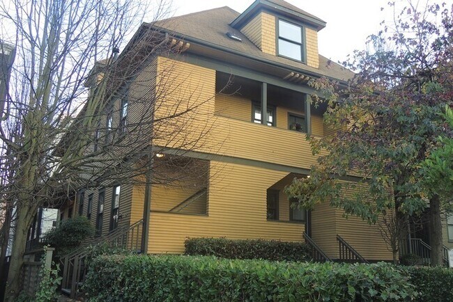 1419 Boylston Ave in Seattle, WA - Building Photo - Building Photo