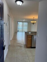 8710 N Sherman Cir in Miramar, FL - Building Photo - Building Photo