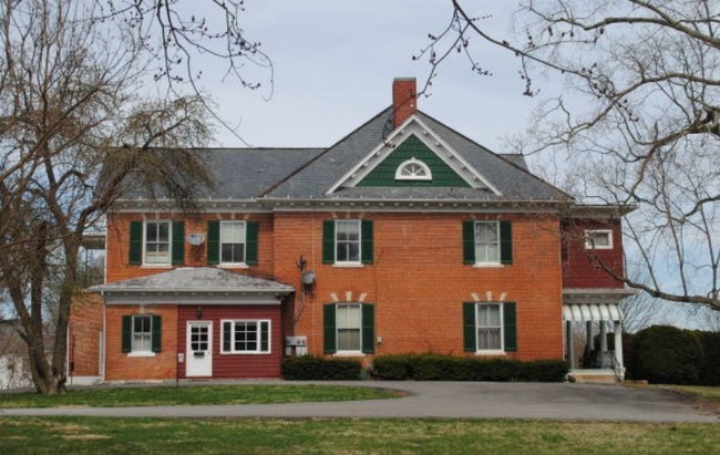 107 College St in Christiansburg, VA - Building Photo - Building Photo