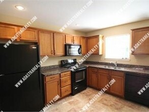 13763 Post Oak Ln in Platte City, MO - Building Photo - Building Photo