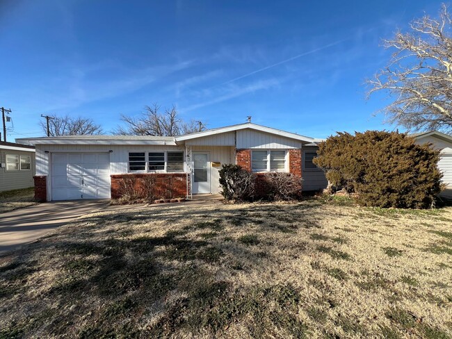 3106 Aberdeen Ave in Lubbock, TX - Building Photo - Building Photo