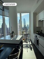 222 E 44th St in New York, NY - Building Photo