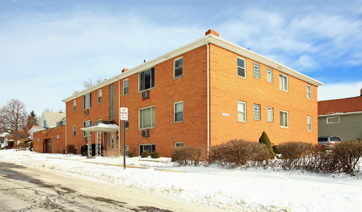 17703 Libby Rd in Maple Heights, OH - Building Photo