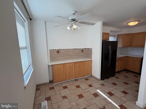 12450 Knights Rd in Philadelphia, PA - Foto de edificio - Building Photo