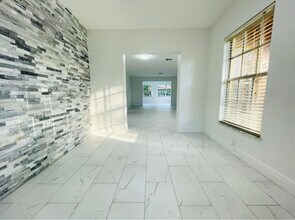 1015 Galsworthy Ave in Orlando, FL - Foto de edificio - Building Photo