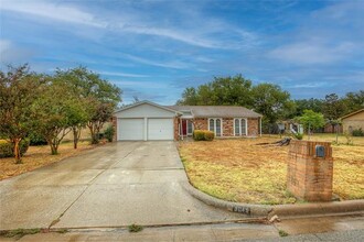 3049 Valley Forge Trail in Forest Hill, TX - Building Photo - Building Photo